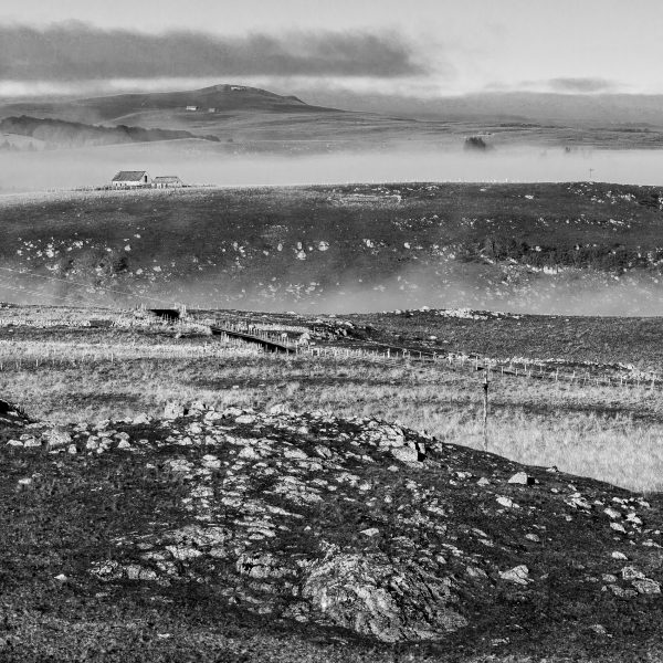 Aubrac, France, burons au petit matin sur les monts d'Aubrac