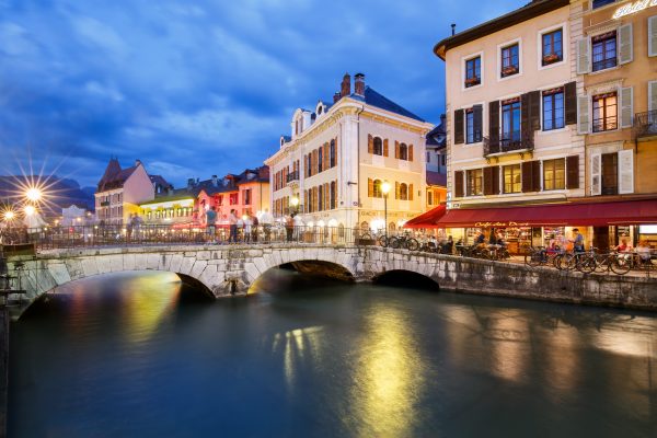 Annecy, Alpes, French Alps, canal de la vieille ville, heure bleue