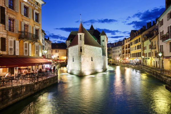 Annecy, Alpes, Haute-Savoie, Vieille ville et canal du Thiou, palais de l'Ile