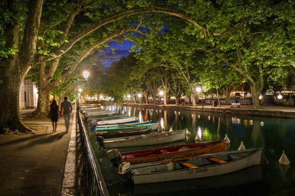 Annecy, Alpes, French Alps, canal de Vasse, vieille ville, heure bleue