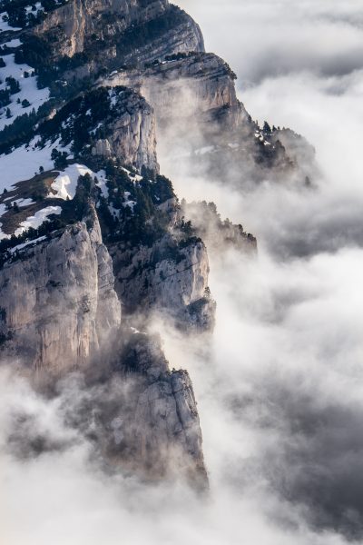 Alps, Isère, Chartreuse, brumes sur les falaises de l'Aulp du Seuil