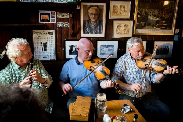 Irlande, conté de Clare, musique live dans un pub à Doolin