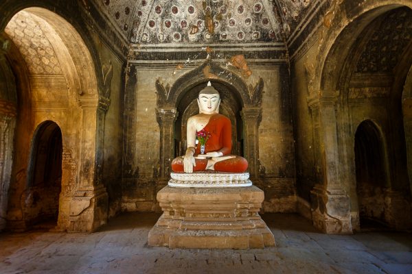 Myanmar, Birmanie, Bagan, Bouddah dans une pagode