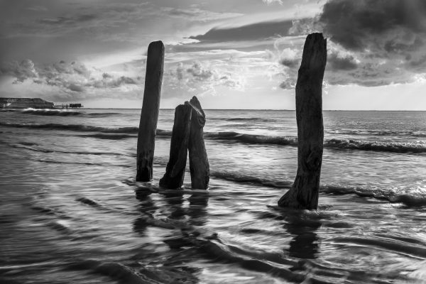 plage de Charente Maritime avec carrelet au loin