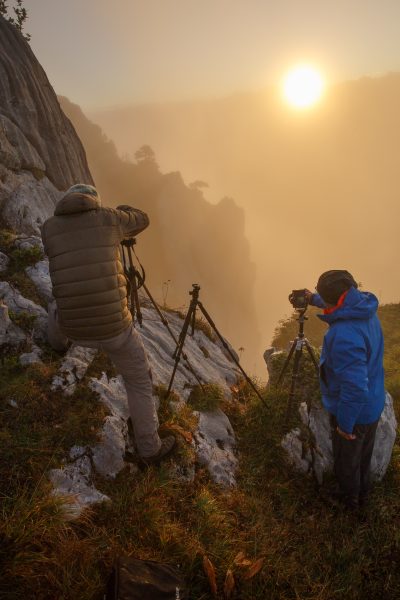 En action au lever du soleil au stage photo bivouac sur la réserve naturelle des hauts de Chartreuse