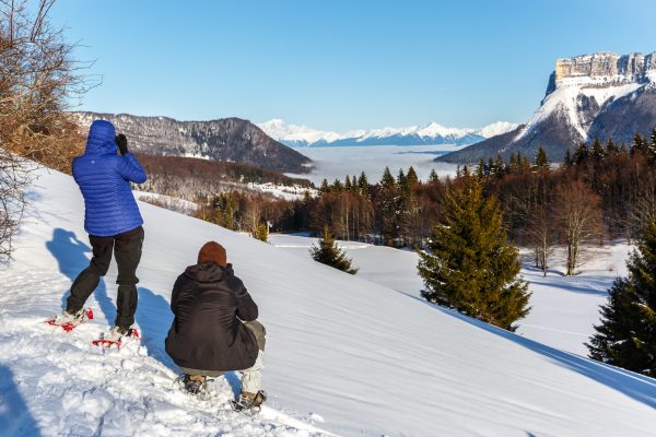 Randonnée en raquettes pendant un Stage photo en hiver en Chartreuse, Isère, Savoie