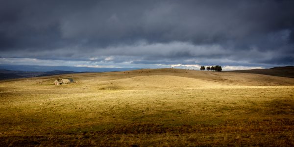 paysage d'automne en Aubrac avec buron, stage photo aubrac