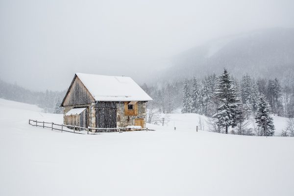 chalet isolé dans la neige, stage photo Chartreuse en hiver