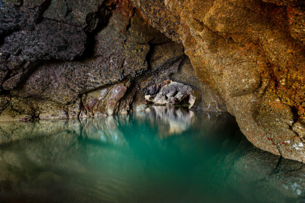 Grotte marine sur la presqu'île de Crozon, Bretagne