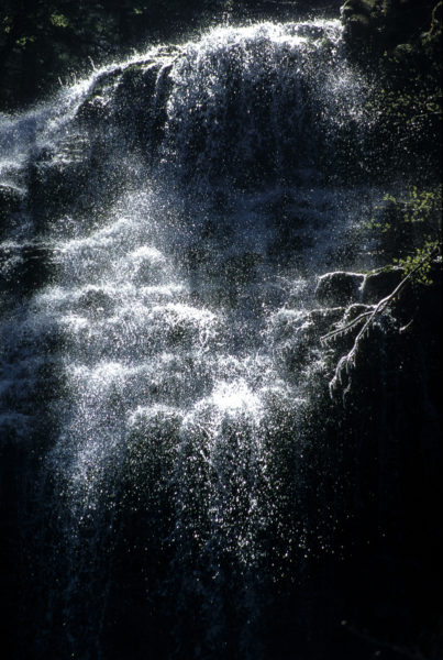 photo de cascade à contre-jour, stage photo sur l'eau